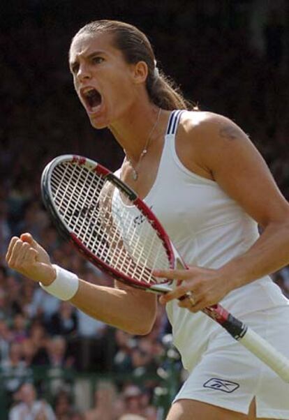 Amélie Mauresmo celebra un golpe ganador.