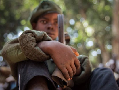 Los menores son víctimas inocentes de las atrocidades de la guerra. Para ellos, el regreso a su vida y la recuperación de la niñez es de difícil a imposible.