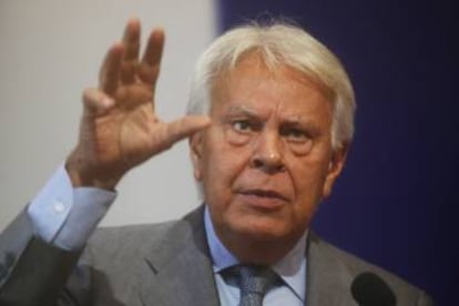 Ex-Spanish PM Felipe González has asked the PSOE not to obstruct a PP government if necessary to break the deadlock in Spain.