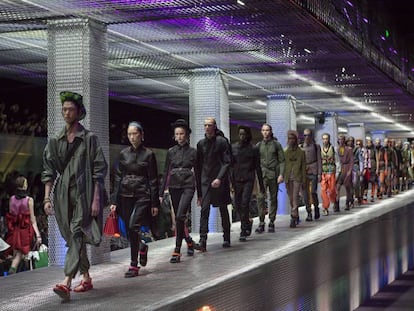 El desfile mixto de Prada, que tuvo lugar ayer en la semana de la moda de Milán, estuvo inspirado en el senderismo y el alpinismo.