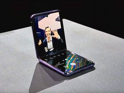 El nuevo 'smartphone' plegable de Samsung, en la presentación este martes en San Francisco.