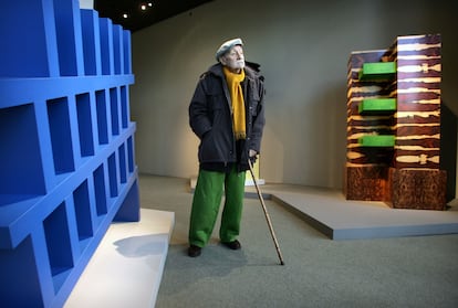 El arquitecto y diseñador italiano Ettore Sottsass, en sí mismo un magnífico diseño, en Los Ángeles en 2006.