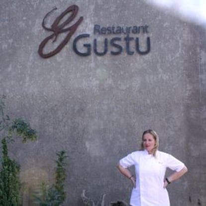 Kamilla Seidler, diante do restaurante Gustu.