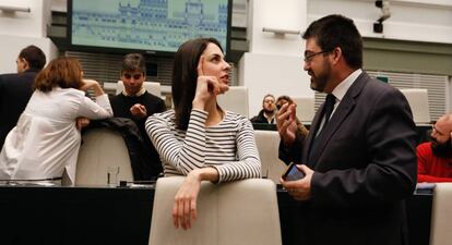 El concejal de Economía, Carlos Sánchez Mato, con la portavoz Rita Maestre.