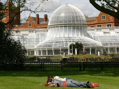 La Palm House, invernadero del Jardín Botánico, obra del arquitecto Charles Lanyon y del forjador de hierro Richard Turner.