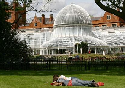 La Palm House, invernadero del Jardín Botánico, obra del arquitecto Charles Lanyon y del forjador de hierro Richard Turner.