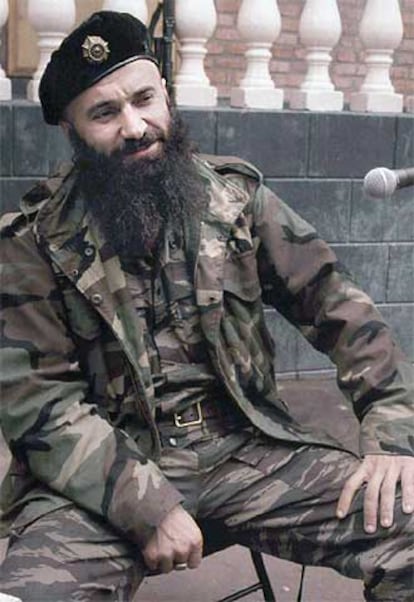Shamíl Basáyev, en septiembre de 1999 en Grozni, la capital chechena.