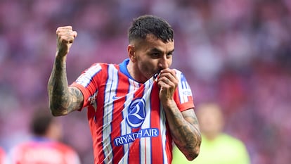 Ángel Correa celebra un gol con el Atlético de Madrid ante el Betis el pasado mes de mayo.