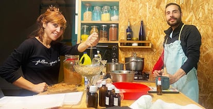Ángela Ruiz y Javier Nieto, cofundadores de AR Atelier Graphics.