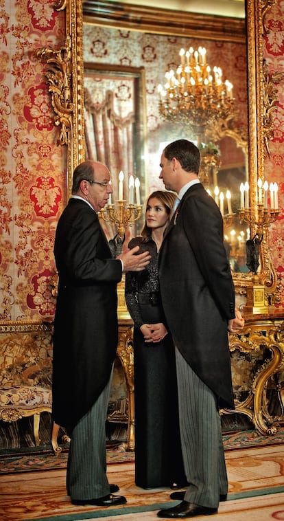 Los Príncipes, con el jefe de la Casa, Rafael Spottorno. El Príncipe tiene toda la información y participa en toda la toma de decisiones.