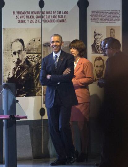 El presidente Obama durante su visita al Memorial de José Martí.