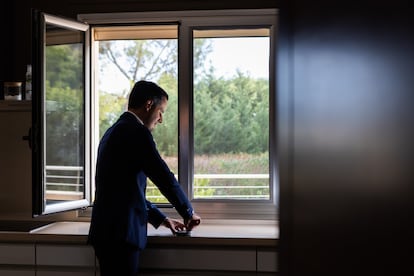 Carlos Álvaro en su residencia en Palma de Mallorca.