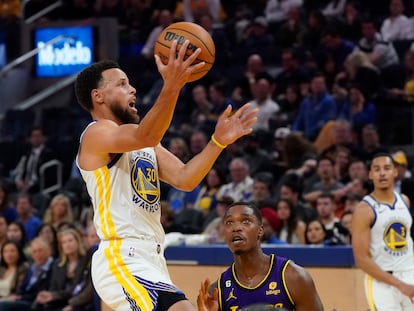 Stephen Curry, durante el partido de este martes de los Golden State Warriors contra Los Angeles Lakers.