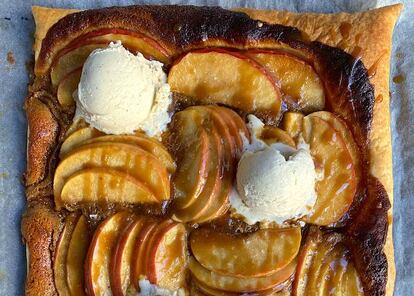 Hojaldre de manzana con sirope de miso EL COMIDISTA