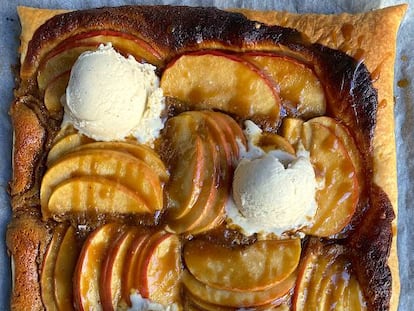 Hojaldre de manzana con sirope de miso