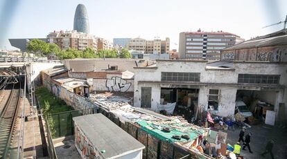 La nau del carrer Pamplona desallotjada aquesta setmana.