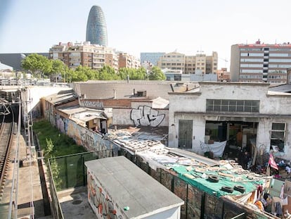 La nau del carrer Pamplona desallotjada aquesta setmana.