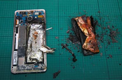 Un Samsung Note 7 que se incendió durante unas pruebas en laboratorio.