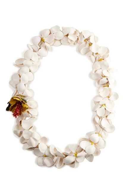 Collar de flores tipo hawaiano, de Patrícia Viera (575 euros).