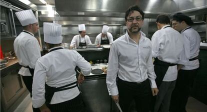 Quique Dacosta, con su equipo en su restaurante