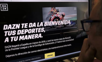 Un usuario accede a la web de DAZN. 