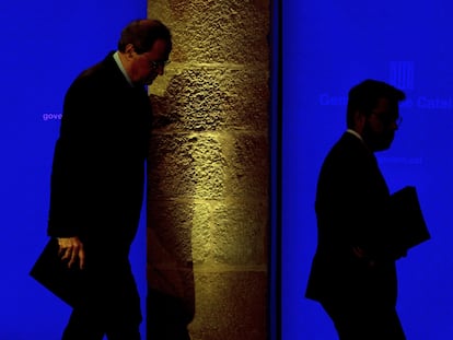 El 'president', Quim Torra (i), junto con su vicepresidente, Pere Aragonès, ayer en el Palau