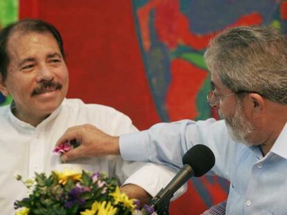El presidente de Brasil, Lula da Silva (derecha), con su homólogo nicaragüense Daniel Ortega, ayer en Managua.