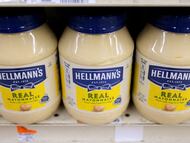La marca Hellmann's, perteneciente a Unilever, expuesta en una tienda de Manhattan, Nueva York (EE UU).