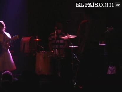 Russian Red canta 'Take me home' en directo