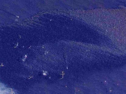 Imagen satelital del derrame de petróleo en las aguas del Golfo de México.