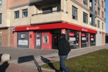 Oficina del Banco de Santander en la Avenida de La Universidad de Len. EFE/Archivo