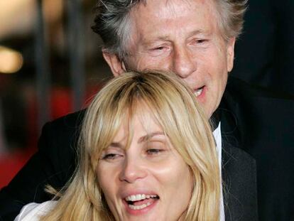 Roman Polanski y su mujer Emmanuelle Seigner, en 2006.