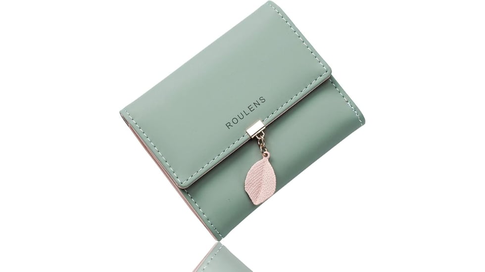 Cartera disponible en varios colores.