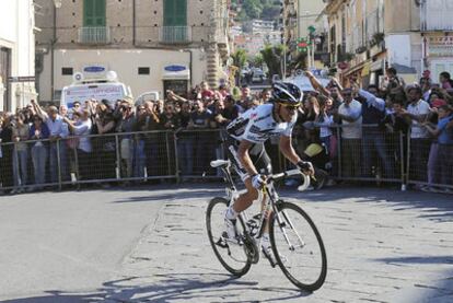 Alberto Contador, ayer por las calles de Tropea.