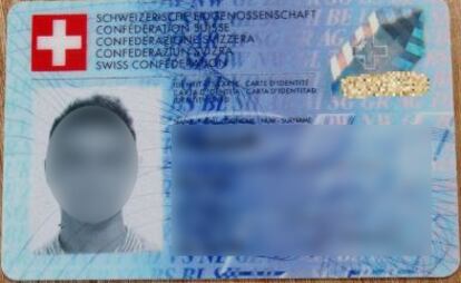 Documento suizo falso intervenido por la Guardia Civil en la operación que ha permitido identificar a un presunto criptoestafador asentado en España.