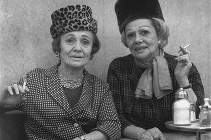 <i>Dos mujeres en el autoservicio,</i> foto de Diane Arbus de 1966.