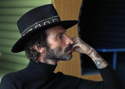 Leiva posa en la promoción de su nuevo álbum, 'Madrid Nuclear'.