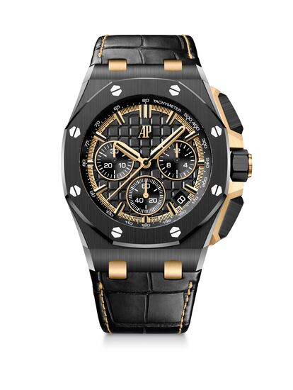 Refinado y llamativo, el cronógrafo Royal Oak Offshore Referencia combina cerámica negra y oro amarillo de 18 quilates.