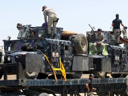 Las fuerzas de seguridad iraqu&iacute;es, este domingo en las afueras de Faluya.