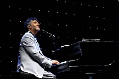 Fito Páez en el primer recital de su gira '30 años del Amor después del amor' en el Movistar Arena de Buenos Aires.