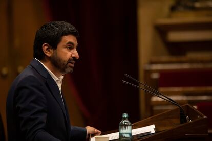 El consejero de Trabajo, Asuntos Sociales y Familia, Chakir El Homrani, en el último pleno del Parlament.