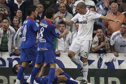 Pepe agrede a Casquero en el Madrid-Getafe de 2009.