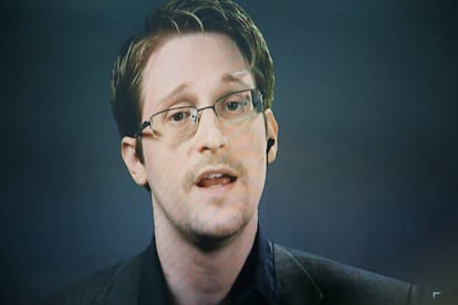 Edward Snowden en videoconferencia desde Mosc&uacute; (Rusia) durante una campa&ntilde;a para perdonar al exesp&iacute;a.