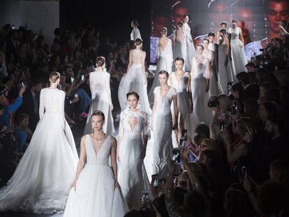 Uno de los desfiles de la Valmont Barcelona Bridal Fashion Week 2018