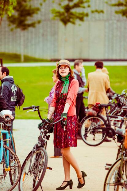 Tweed Ride Madrid un viaje en bici al S XX