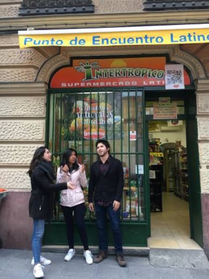 Erasmus students from Mexico standing in front of the “Punto de Encuentro Latino,” or, Meeting point for Latinos in Madrid.