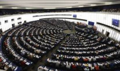 Los europarlamentarios participan en una sesión plenaria del Parlamento Europeo en Estrasburgo (Francia). EFE/Archivo