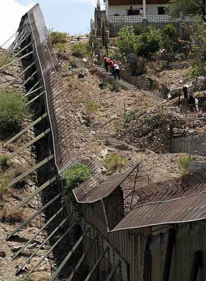 Valla fronteriza entre México y EE UU en el Estado de Arizona.