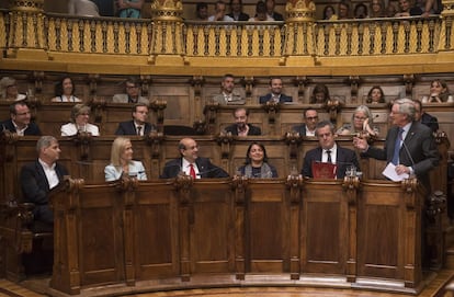 Trias es dirigeix als regidors municipals en l'últim ple del Consistori.