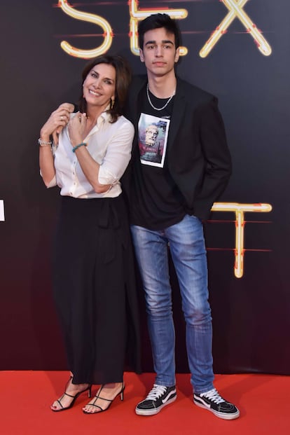 Pastora Vega y su hijo Daniel, en la presentación de la serie 'Instinto', el pasado mayo.